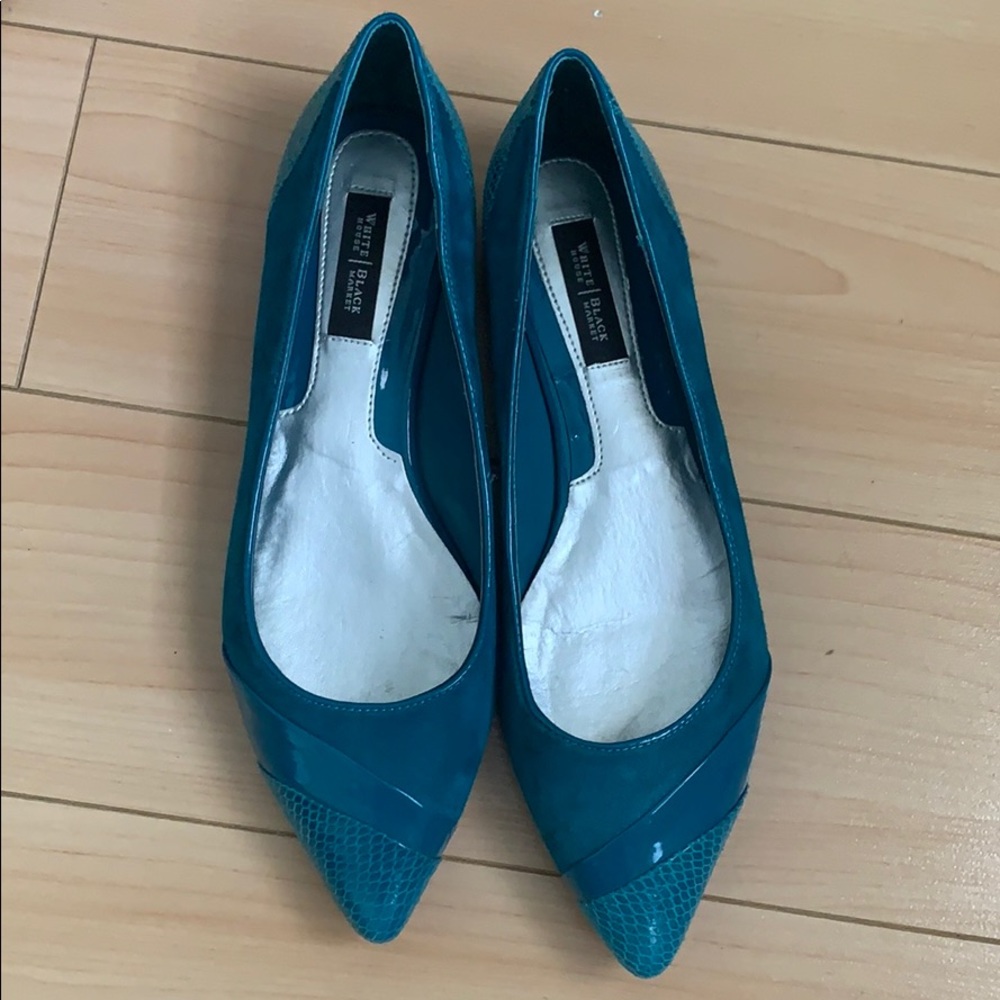 😻Turquoise White House Black Market flats . EUC